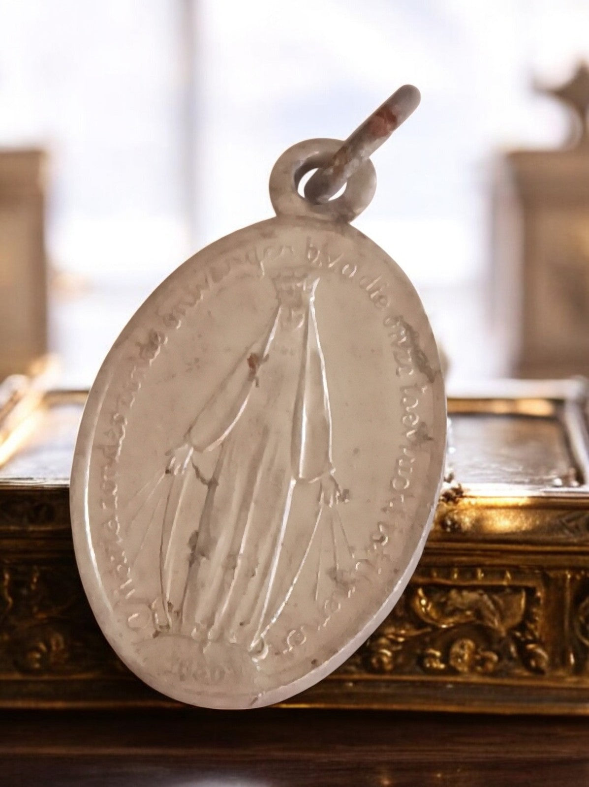 Médaille miraculeuse Vierge Marie métal ancien ovale religieux catholique