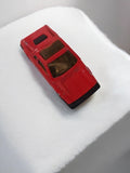 Véhicule miniature ancien rouge rétro, voiture jouet vintage d'occasion rare