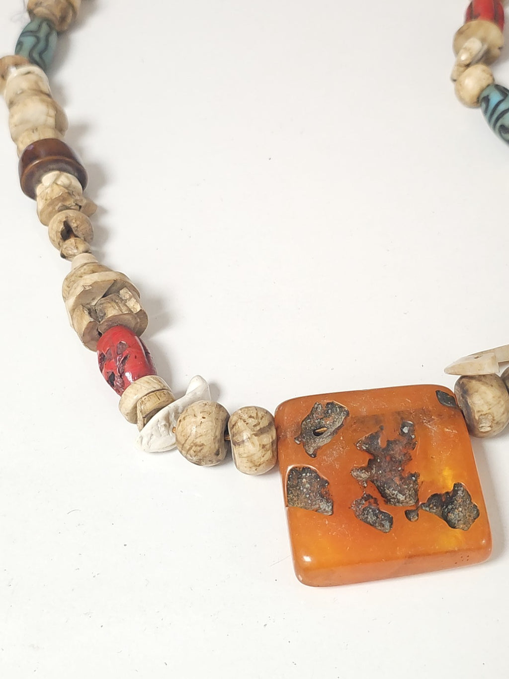 Ancien collier tibétain vintage, perles en os et ambre, très grand format, ethni