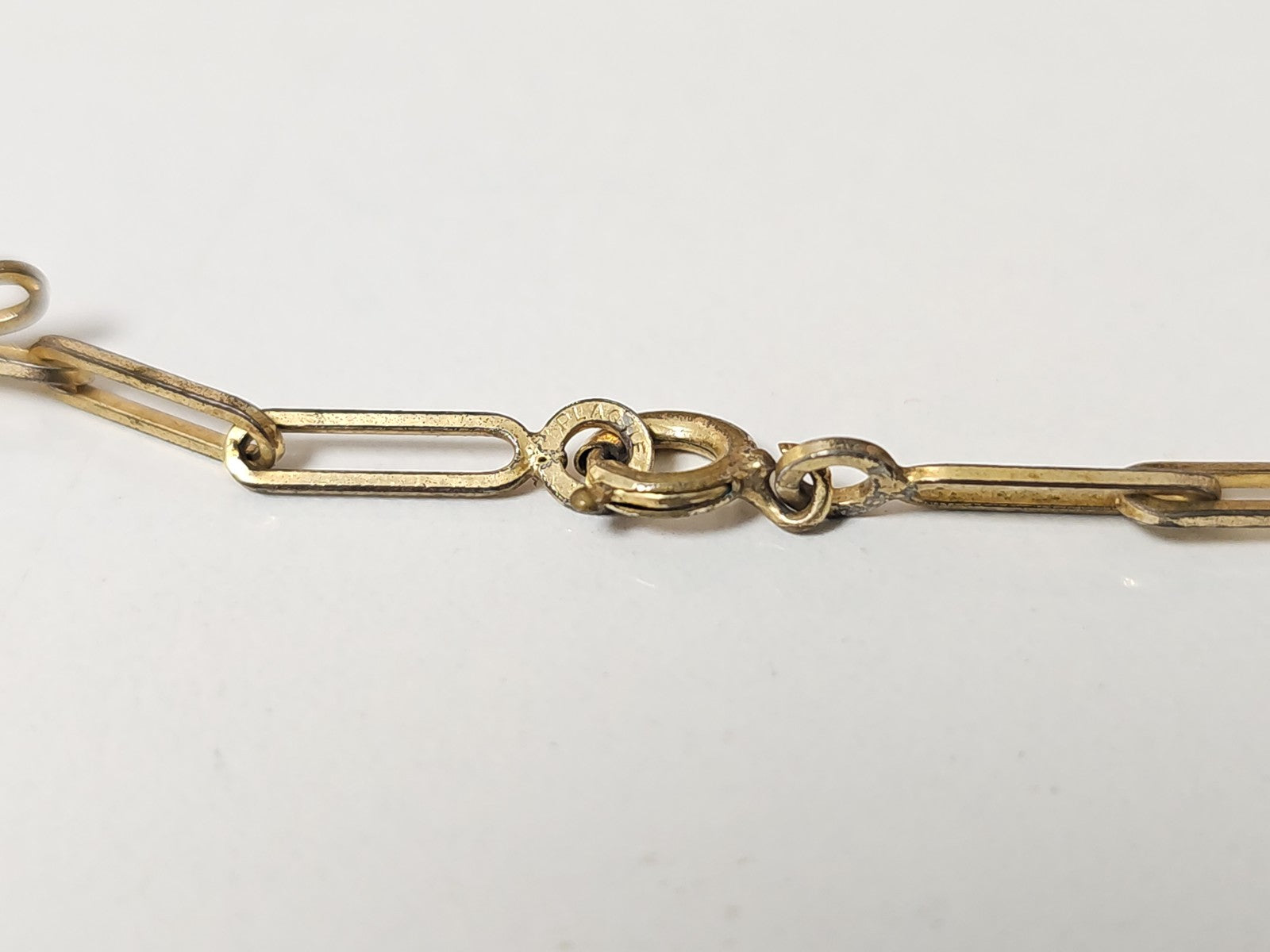 Collier vintage ancien plaqué or rétro élégant, bijou d'époque pour collectionne
