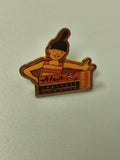Pin's vintage Kodak Atout K contrôle qualité, collection, forme personnage