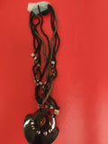 Collier vintage multirangs perles noires et brunes pendentif design ethnique dea
