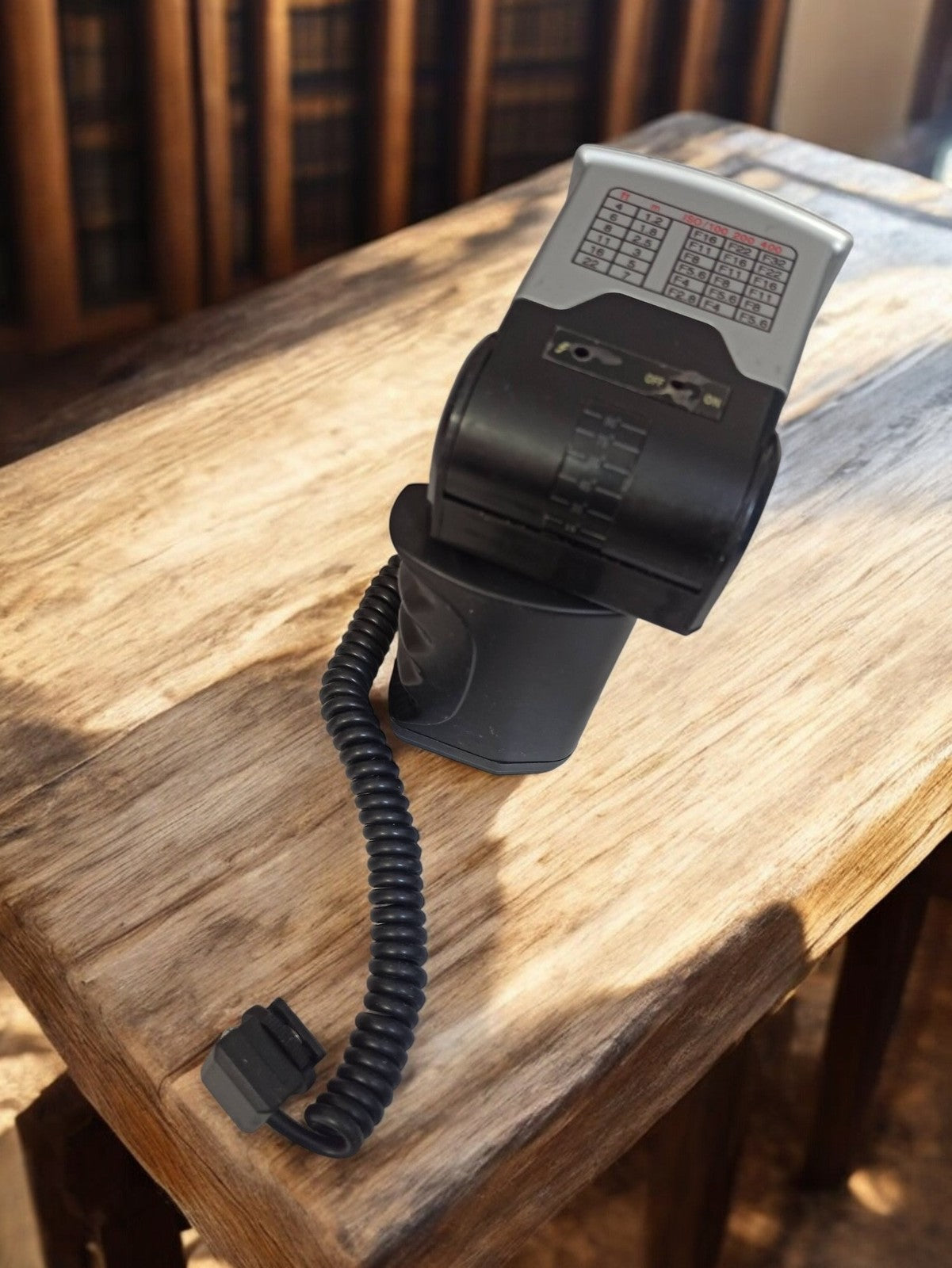 Flash photo Canon vintage ancien, accessoire argentique rétro, synchro câble