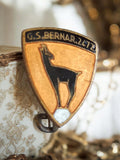 Insigne ancien G.S. Bernar 2472 émaillé blason animalier vintage