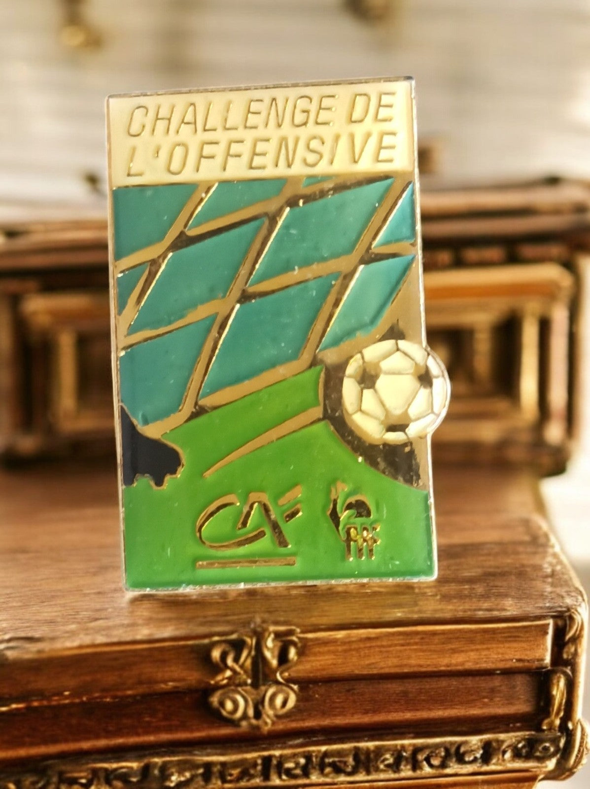 Pin's vintage Challenge de l'Offensive football CAF FFF émaillé rare