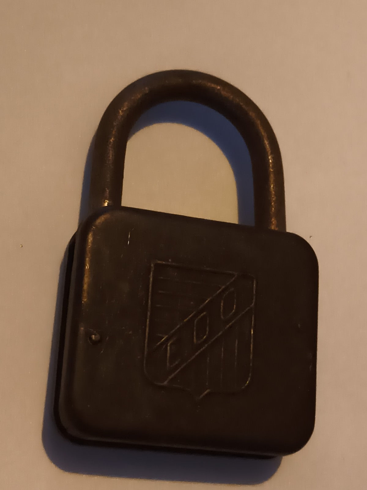 Ancien cadenas EDO, finition sombre, forme rectangulaire, vintage serrure padloc