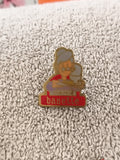 Pin's vintage Banette Mamie, badge boulangerie ancien, logo rouge (Ref 4)