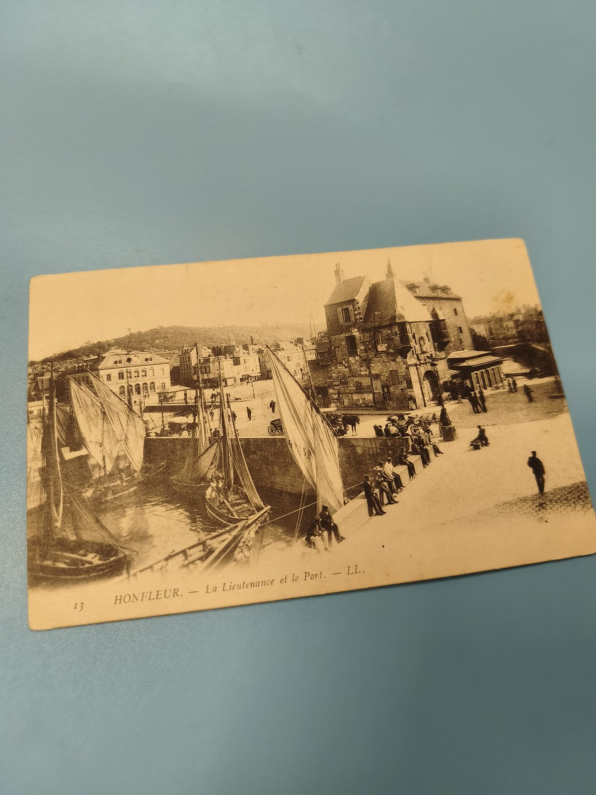 Ancienne carte postale animée Honfleur La Lieutenance port bateaux vintage (Ref