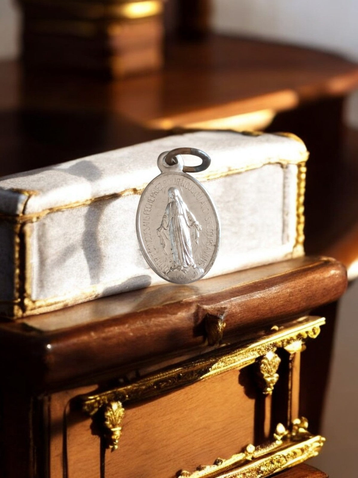 Médaille miraculeuse Vierge Marie métal ancien pendentif religieux catholique ov