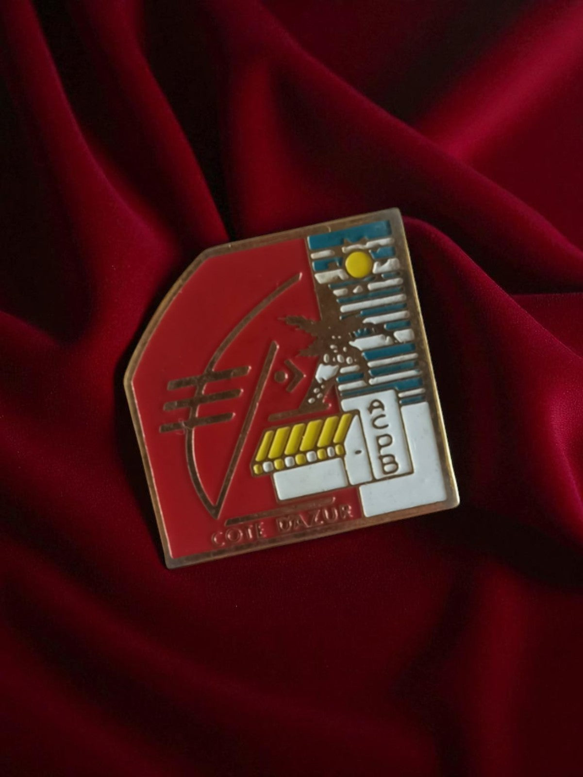 Pin's vintage Caisse d'Épargne Côte d'Azur ancien badge émaillé logo publicitair