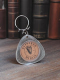 Porte-clés vintage Guinness Dublin métal pub ancien, logo harpe, forme triangle