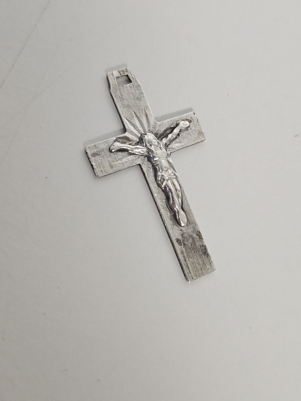 Petite croix catholique ancienne en argent vintage, pendentif religieux rétro