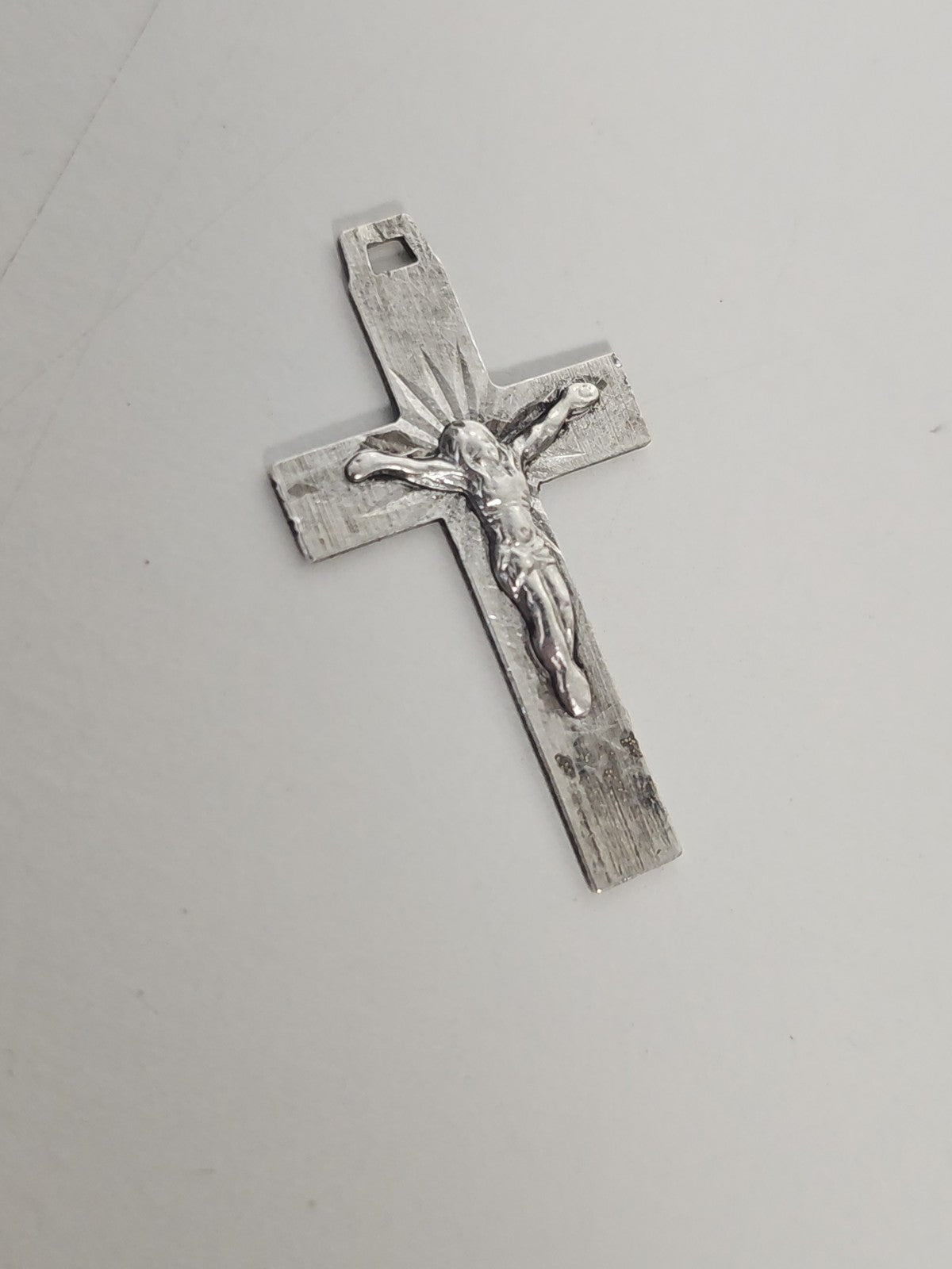 Petite croix catholique ancienne en argent vintage, pendentif religieux rétro