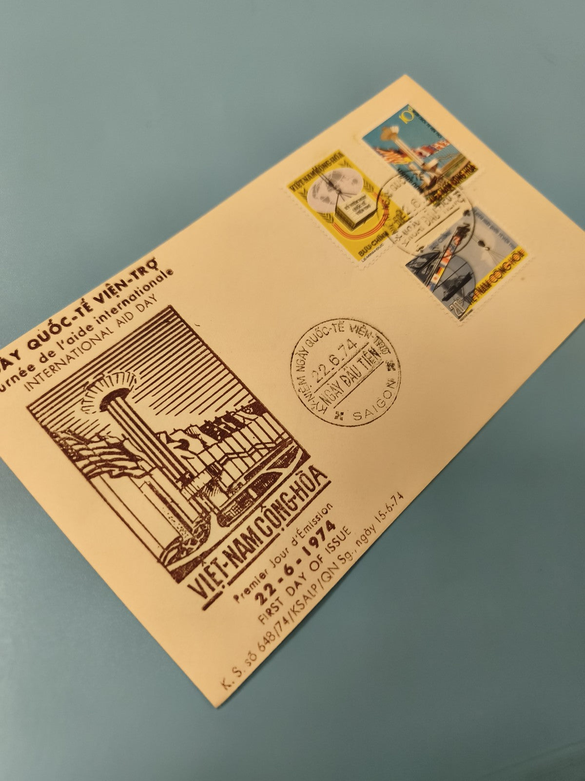 Ancienne enveloppe FDC Vietnam 1974 timbres oblitérés aide internationale