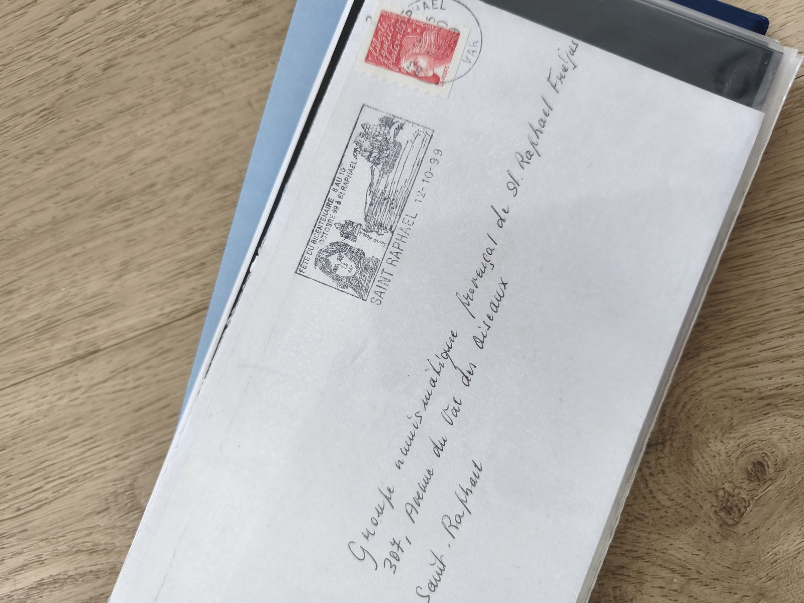 Enveloppe timbrée France philatélie cachet Saint-Raphaël 1999 écriture manuscrit