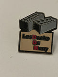 Pin's rétro ancien Les Docks de Mouy badge collection vintage France rare