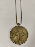 Ancien collier africain bronze pendentif rond poisson ethnique vintage