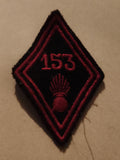 Insigne militaire ancien 153 écusson tissu noir rouge grenade brodée vintage