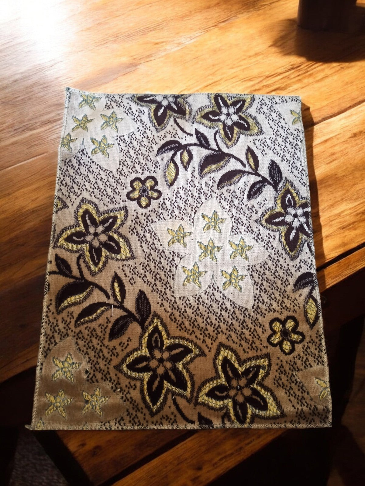 Tissu ancien velours broché jacquard religieux, motif floral vintage 40x30 cm