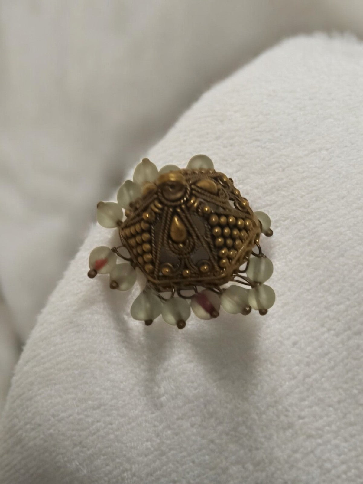 Pendentif vintage doré motif filigrané perles givrées ancien rétro bijou