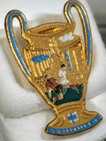 Pin's trophée OM Marseille 1993 vintage football coupe badge rétro ancien
