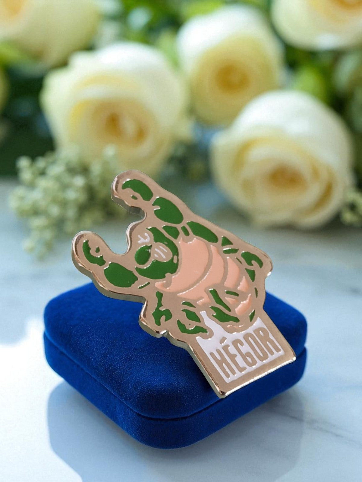 Pin's publicitaire vintage HÉGOR édition limitée émaillé logo crabe rare