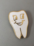 Broche pin's rétro ancien dentiste collection, badge vintage médecine dentaire
