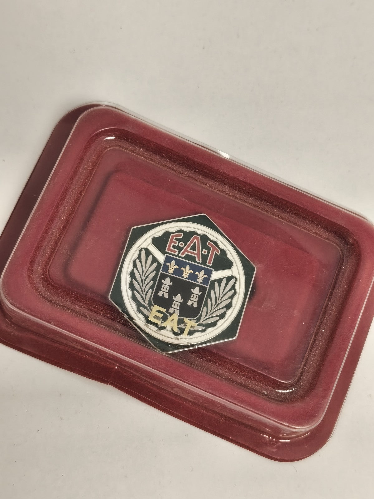 Médaille militaire vintage EAT blason émaillé insigne hexagonal ancien