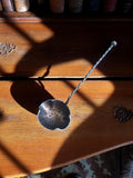 Louche à sucre ancienne métal argenté, cuillère ajourée vintage rétro