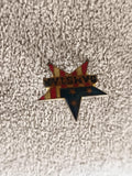 Pin's vintage étoile rayée rouge jaune bleu étoiles M.V.I.S.W.O (Ref 5)