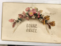 Carte postale ancienne Bonne Année fleurs relief vintage CPA