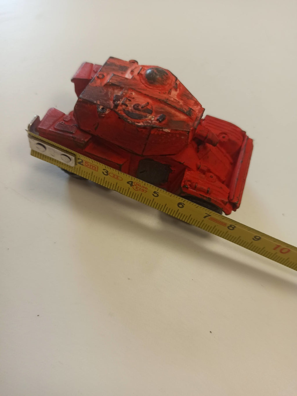 Véhicule blindé Solido ancien rouge – Jouet militaire vintage rétro