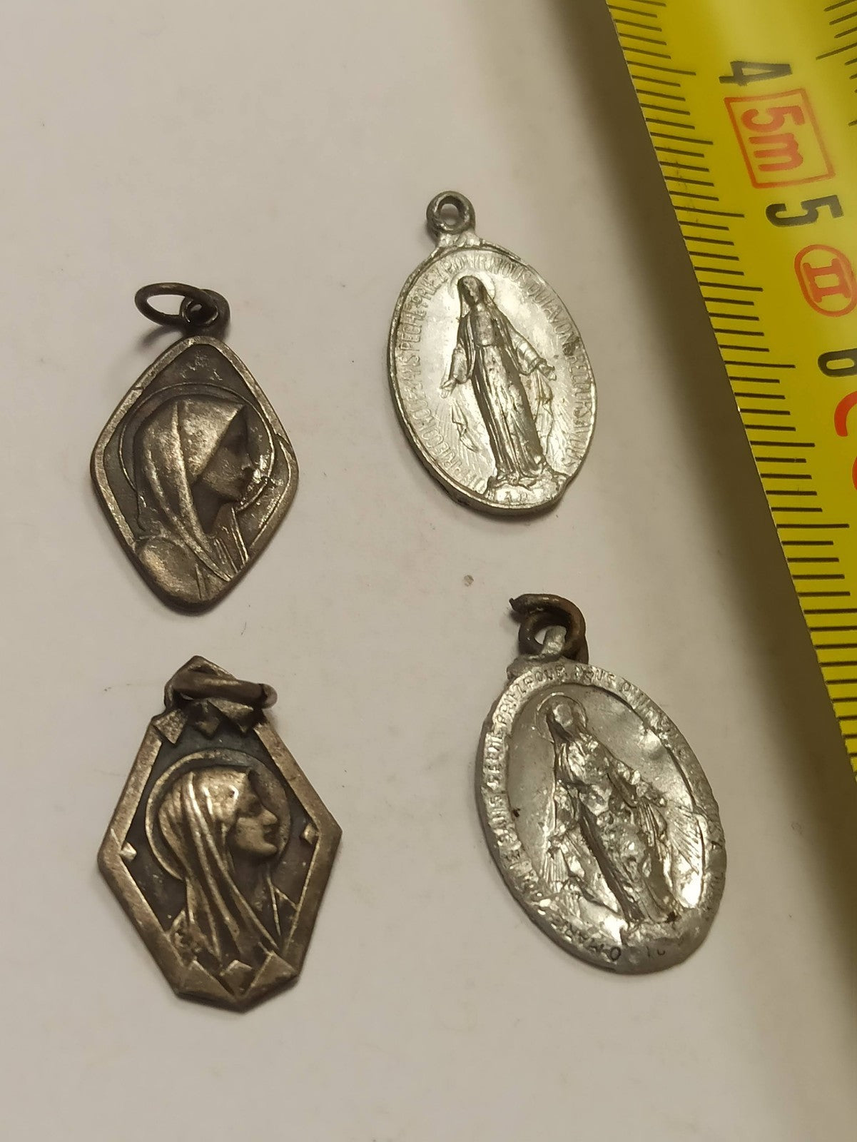 Lot 4 médailles religieuses anciennes Vierge Marie vintage pendentifs ovales et