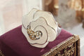 Bague fantaisie vintage fleur blanche style rétro, cristaux, taille 56