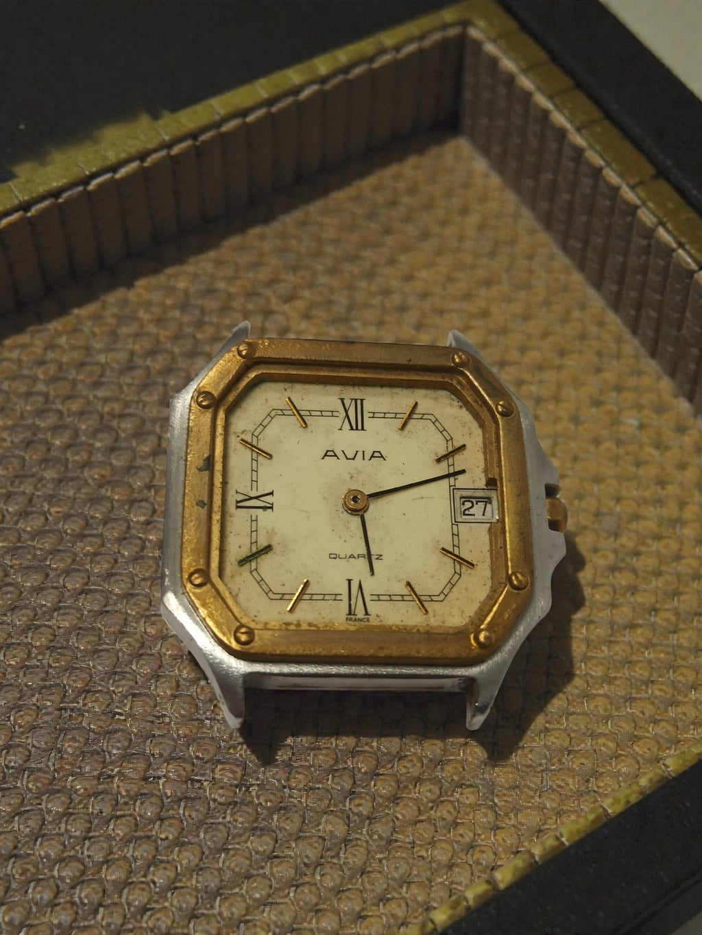 Montre homme vintage Avia à restaurer, boîtier octogonal doré, rétro collection