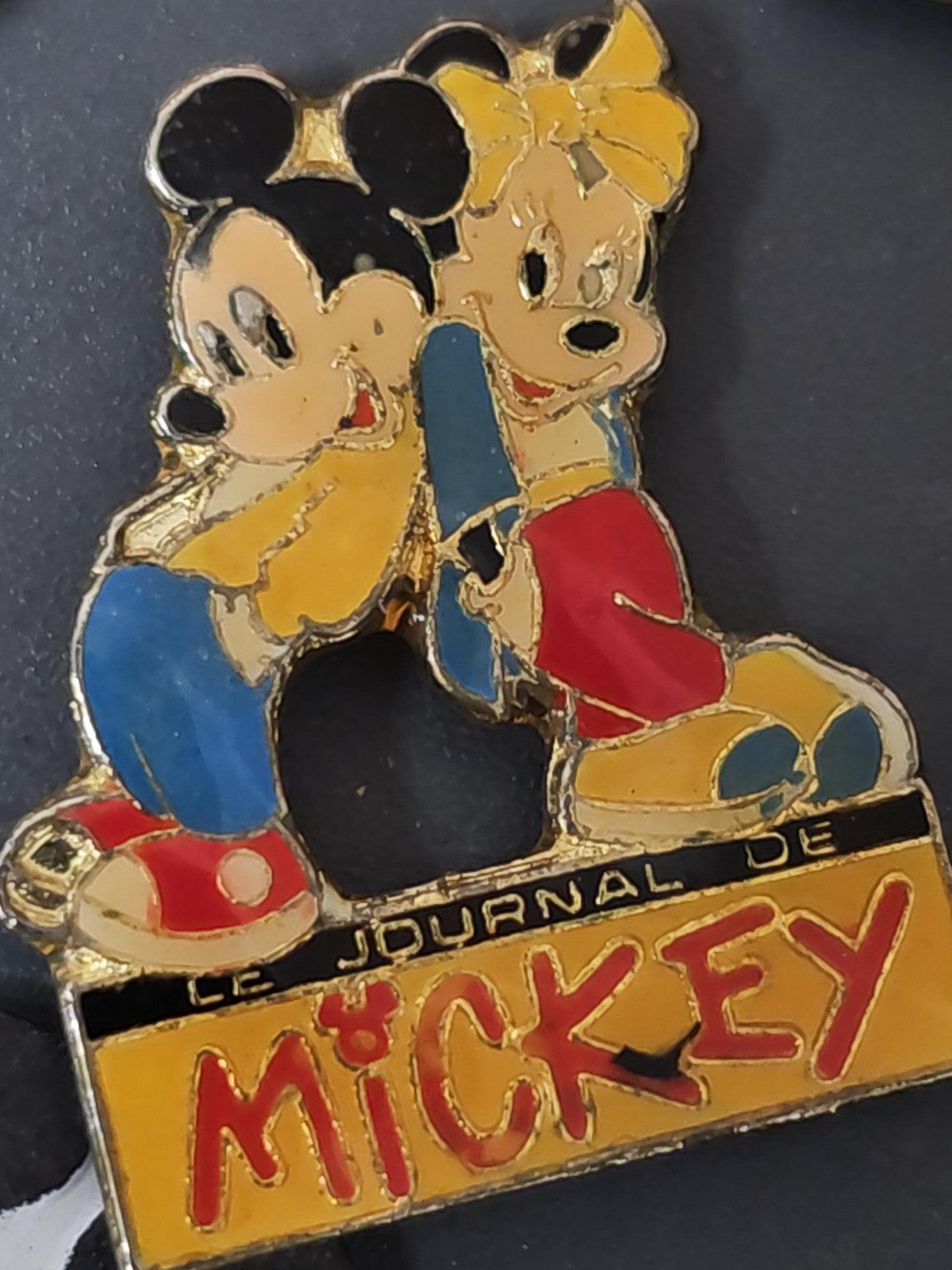 Pin's ancien rétro Le Journal de Mickey, badge collection vintage Disney France