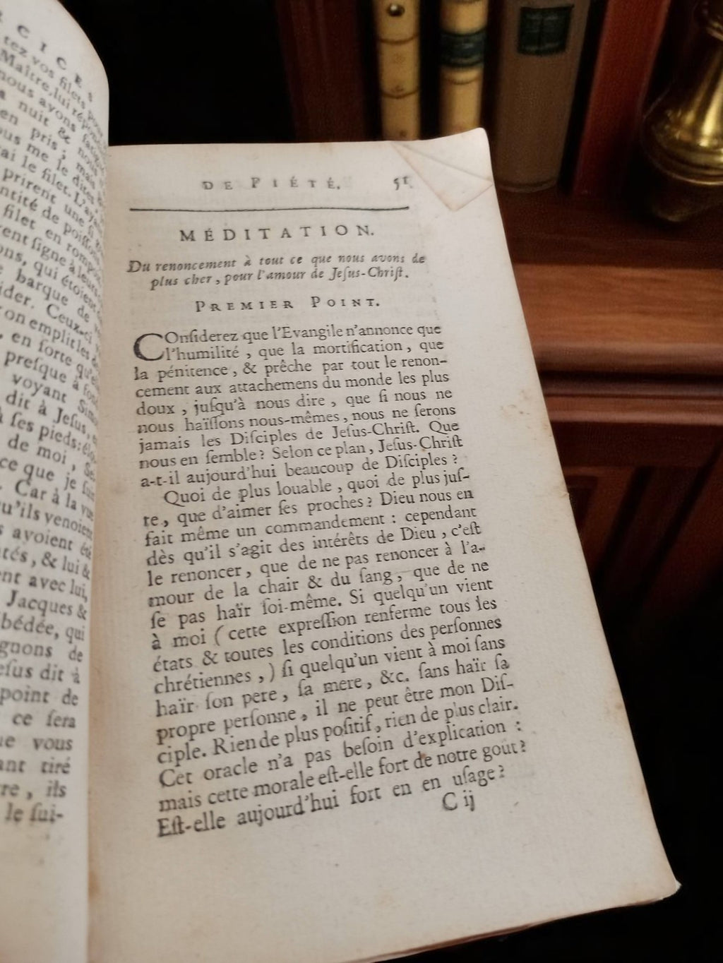 Livre religieux français XIXe siècle couverture usée
