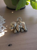 Pendentif éléphant vintage métal argenté années 50 rétro bijouterie animal