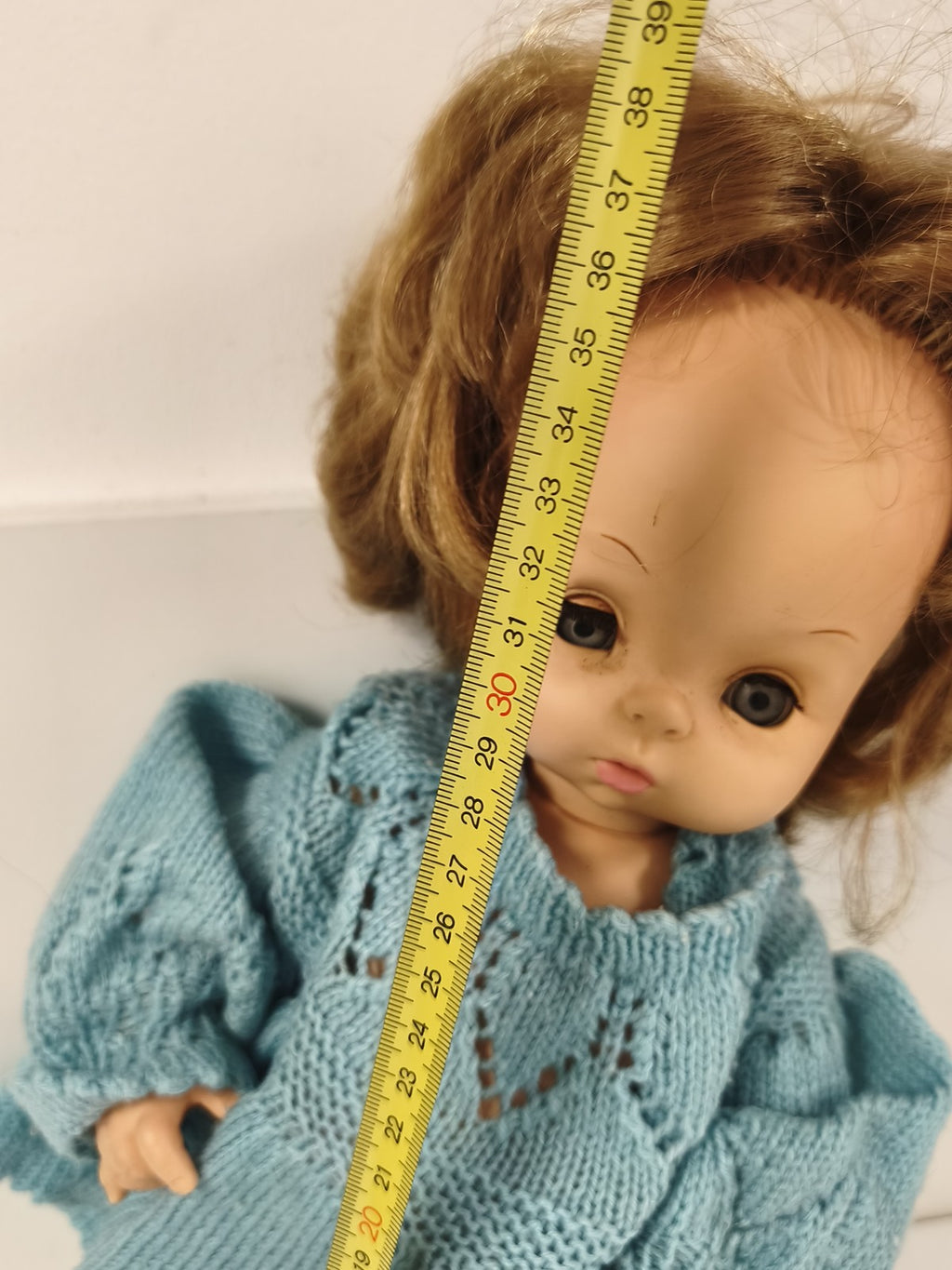Ancienne poupée Ratti Made in Italy, yeux bleus, robe bleue tricotée