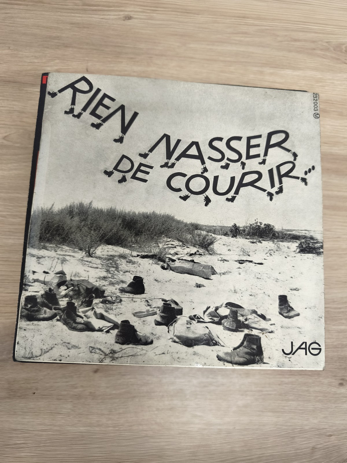 Vinyle 45 tours JAG "Rien nasser de courir" pochette photo désert et chaussures