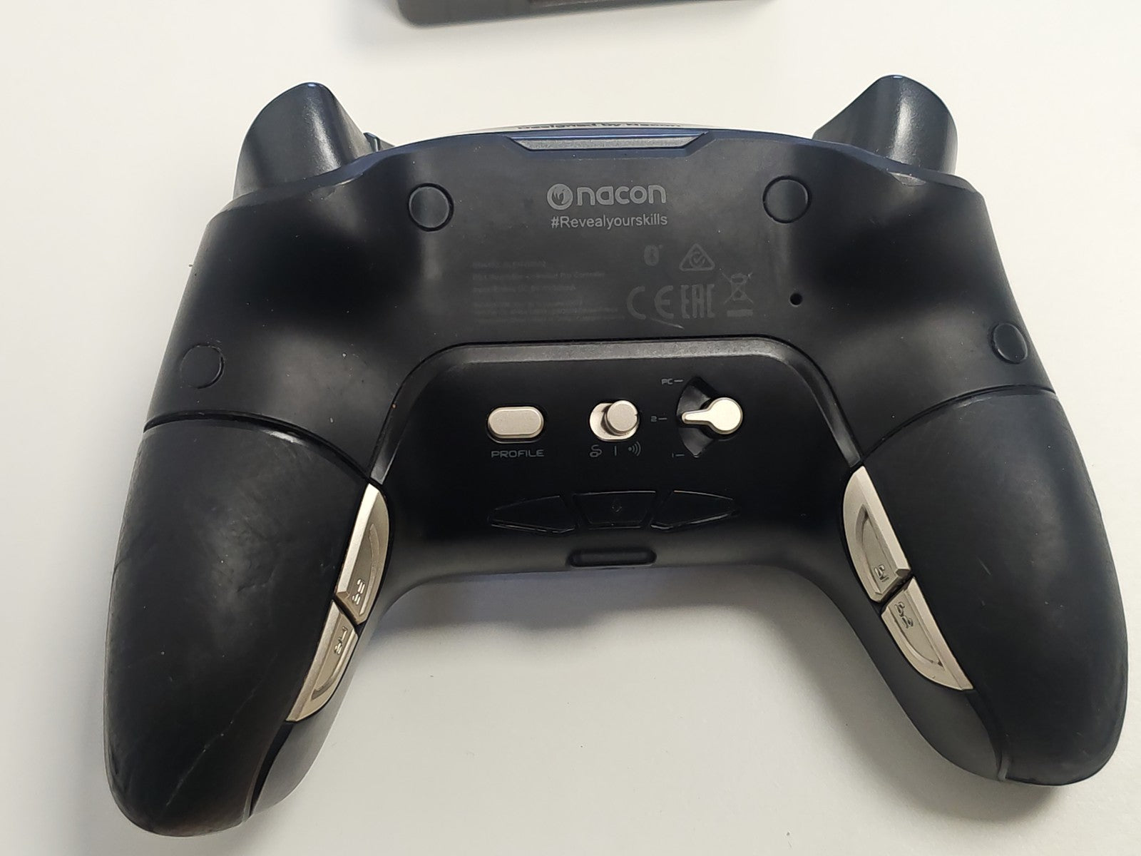 Manette Nacon Revolution Unlimited Pro sans fil noire pour PS4 BB4462 pour piece