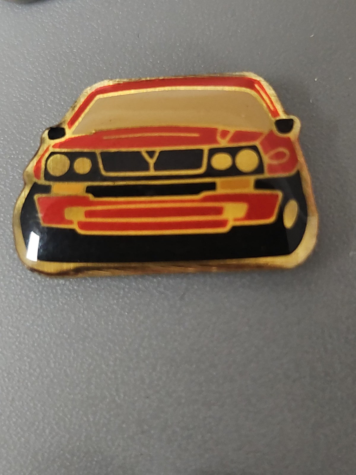 Pin?s ancien voiture rétro, badge collection vintage auto pour passionnés