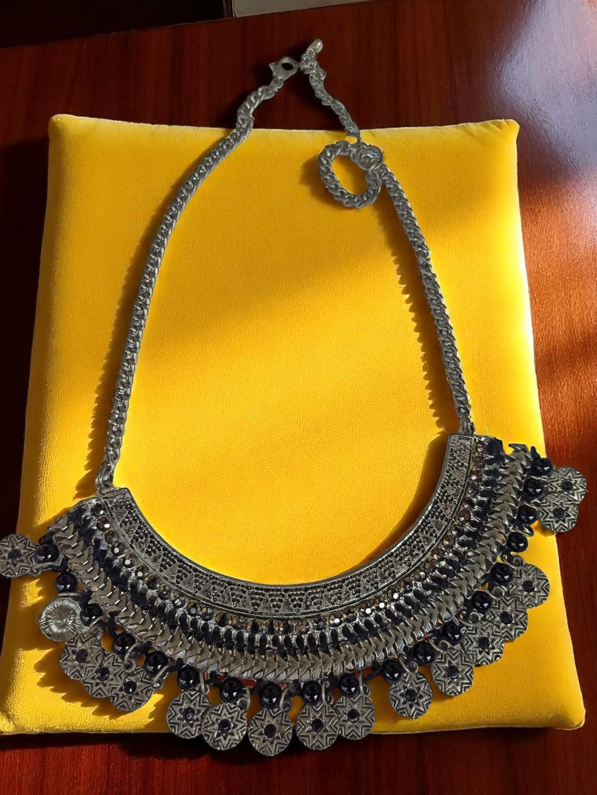 Collier plastron rétro gros maillons motifs ethniques fantaisie vintage