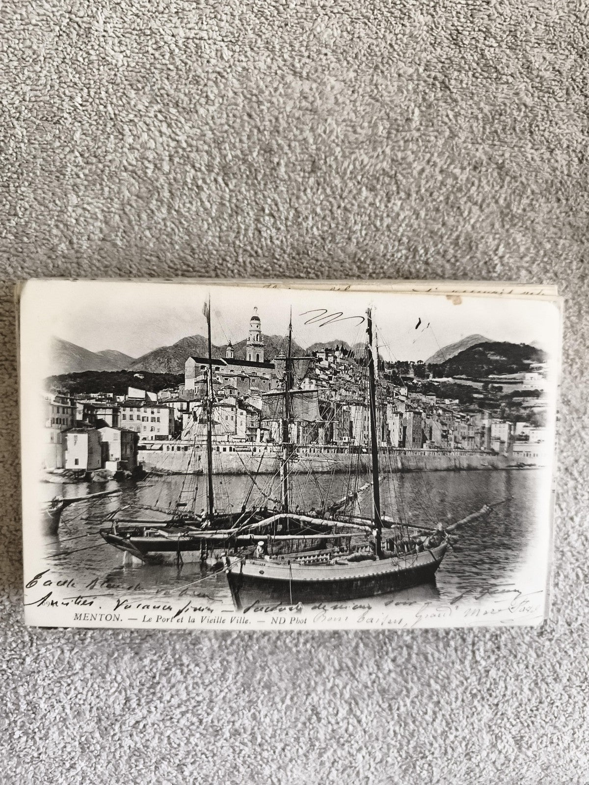 CPA Menton Le Port Vieille Ville ND Phot bateau voilier écrite