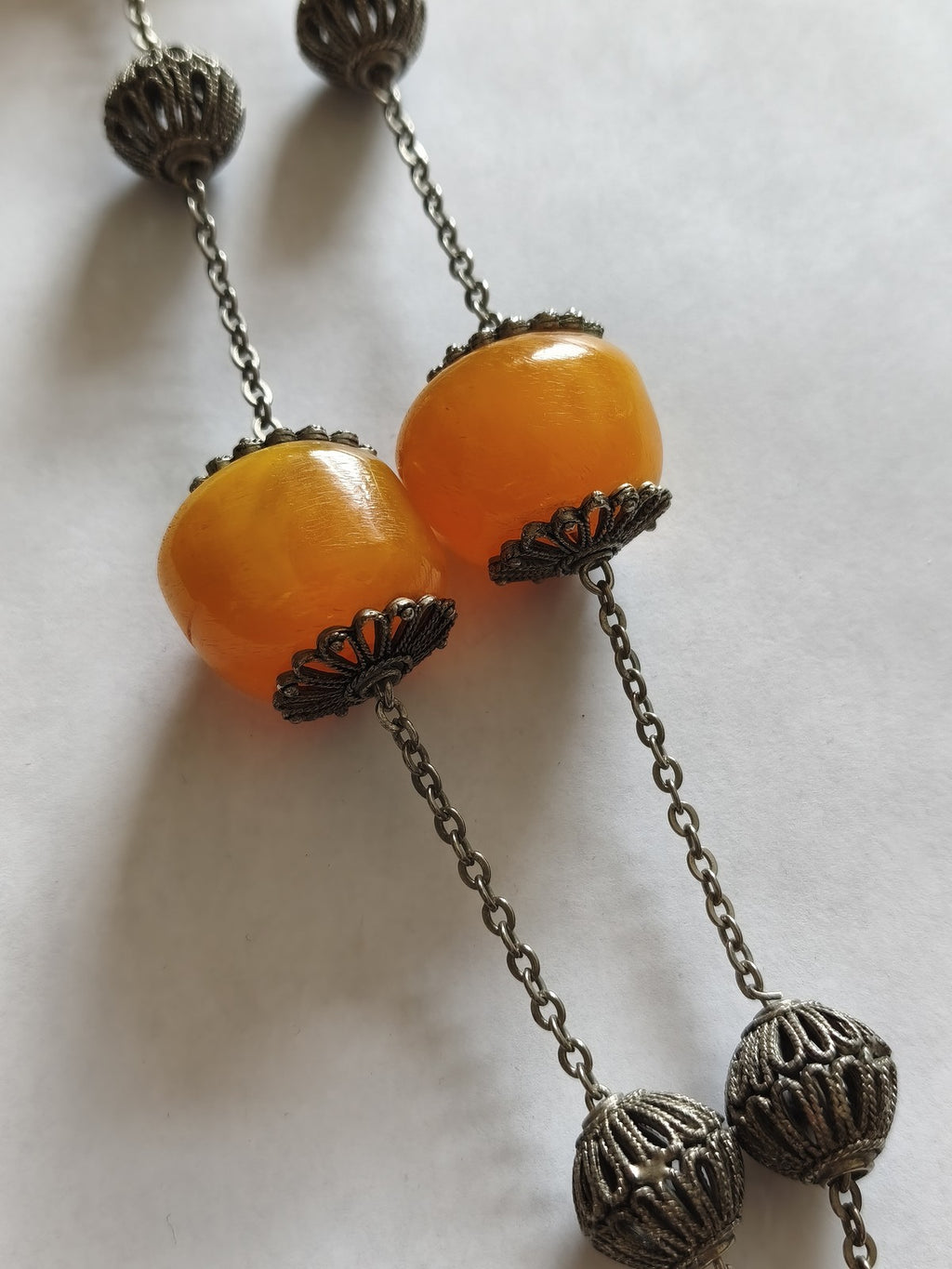 Collier ancien bakélite jaune ?uf vintage femme style bohème rétro MCM statement