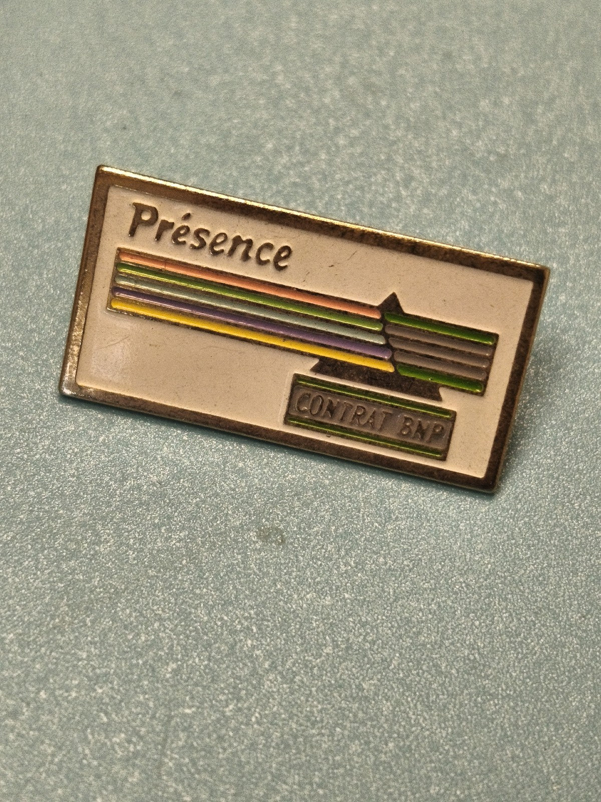 Vintage pin's BNP "Présence" rectangulaire, badge ancien contrat bancaire