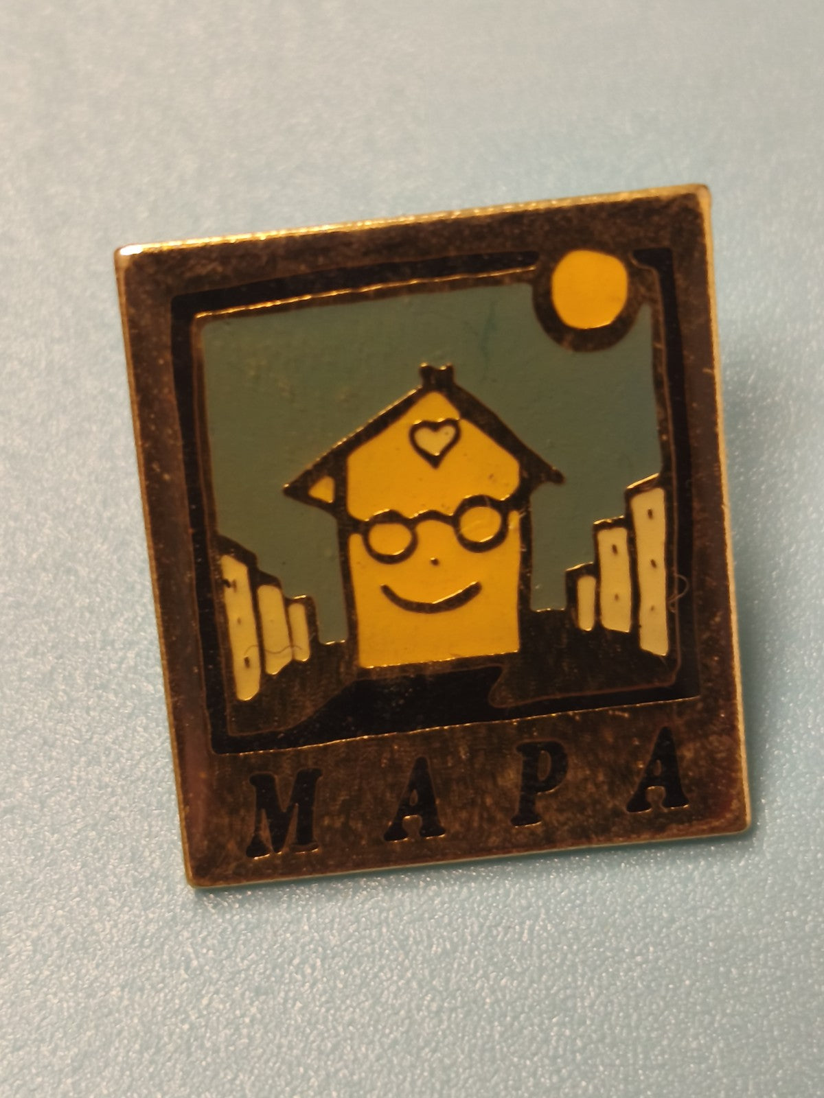Vintage pin's MAPA maison sourire émaillé, collection publicitaire rare