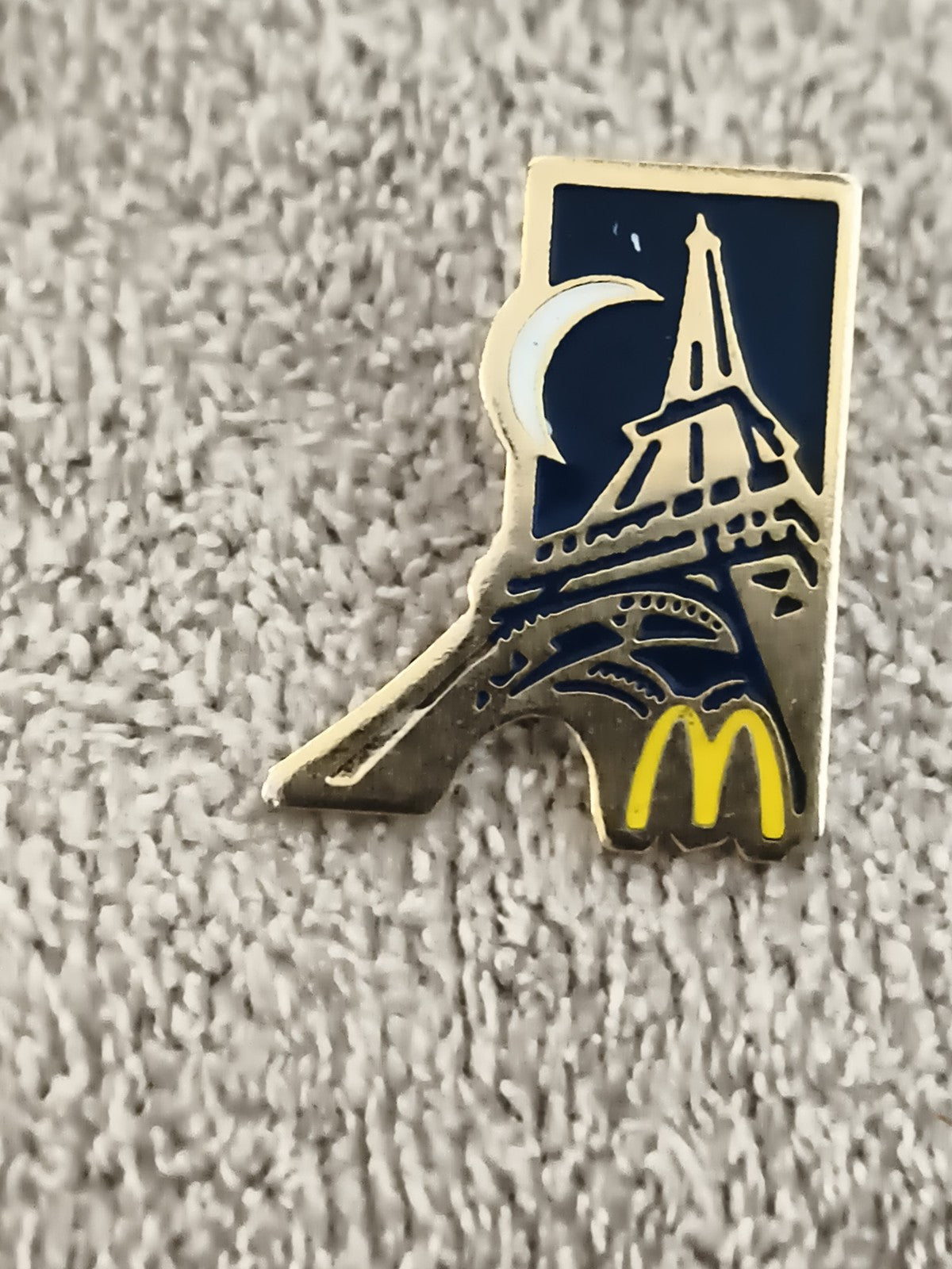 Pin's vintage McDonald's Paris Tour Eiffel lune bleu doré (Ref 5)