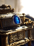 Médaille religieuse catholique pendentif bleu, décor figuratif, style ancien