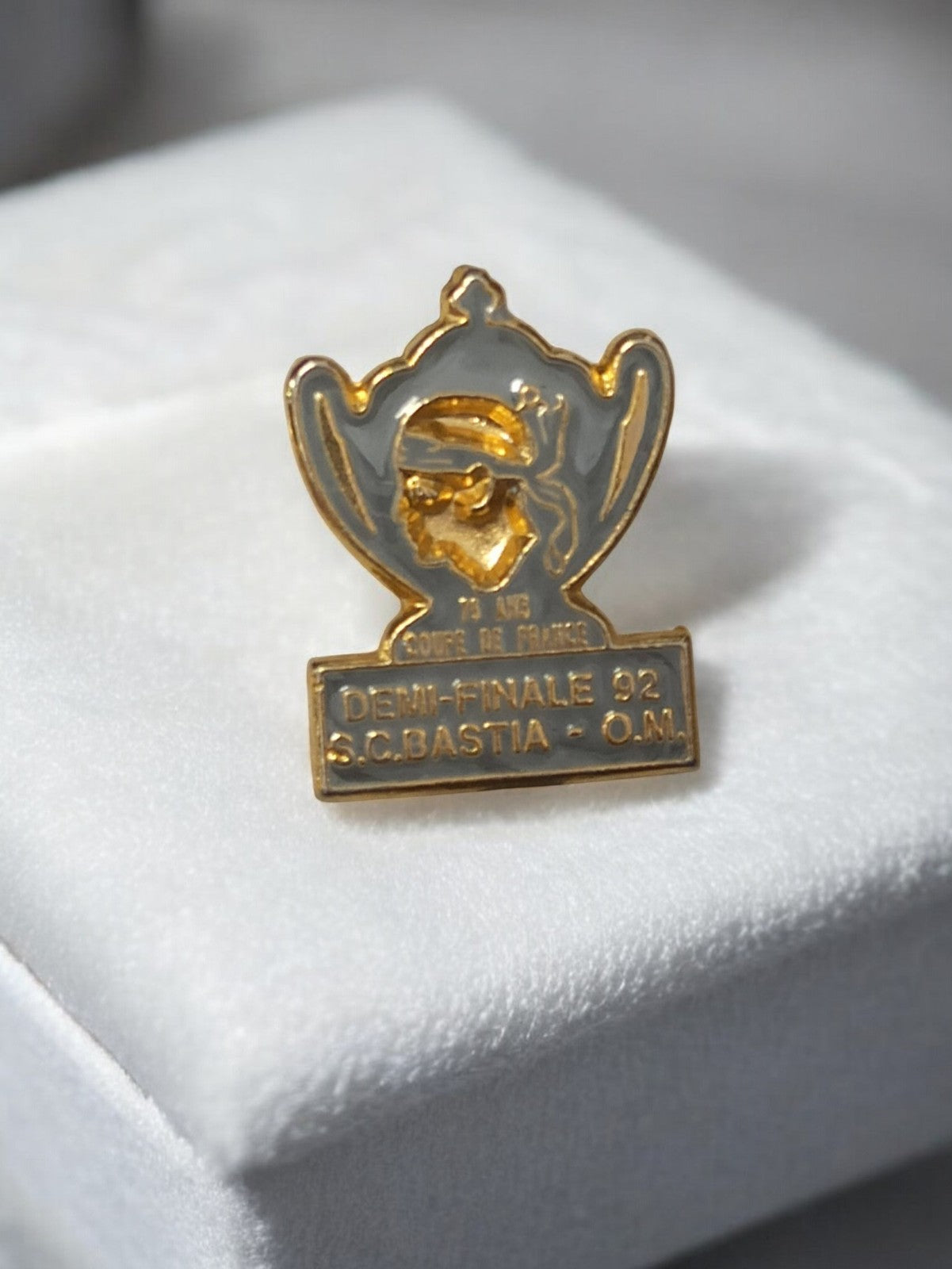 Pin's vintage Olympique de Marseille OM ancien badge rétro football rare collect